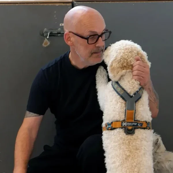 Johnny, daglig leder i Hundeglede